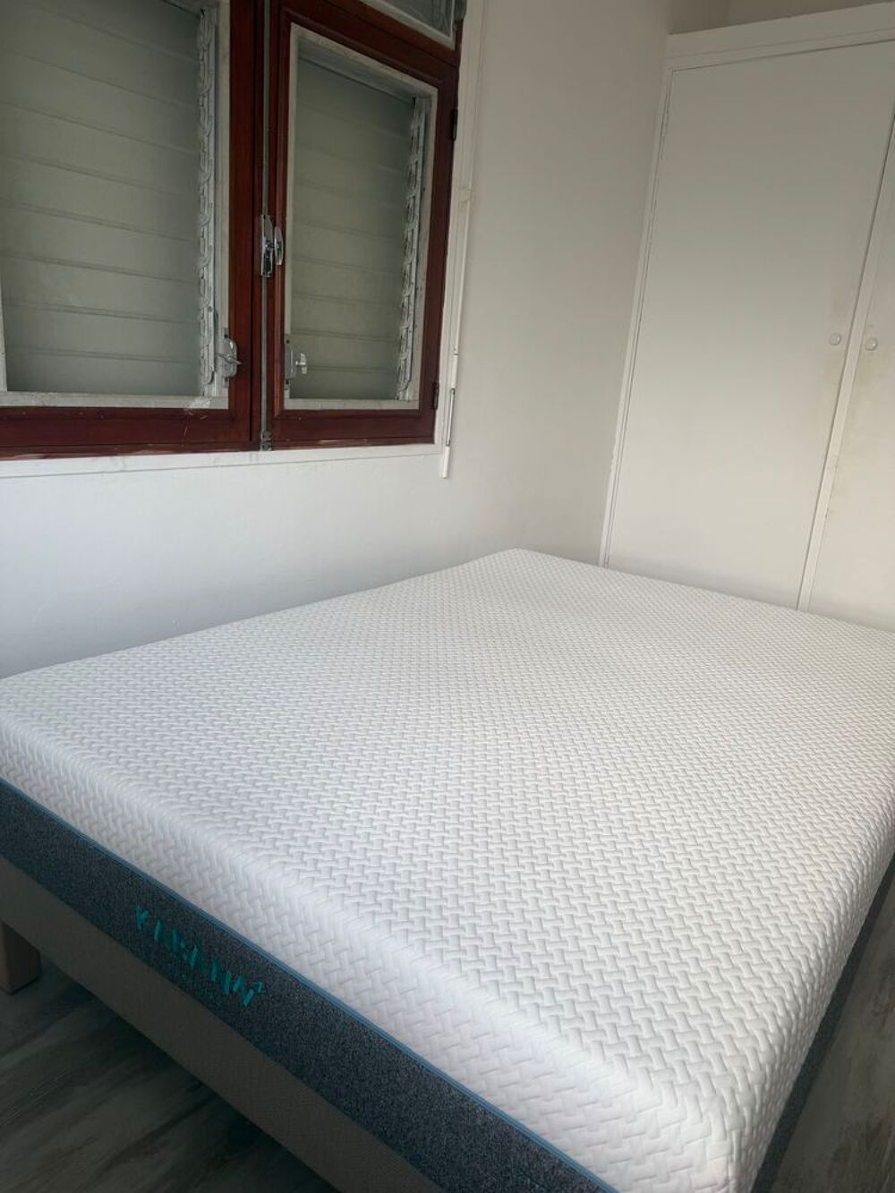 lit 140x190 cm avec sommier et matelas - Tr&egrave;s bon &eacute;tat Meubles
