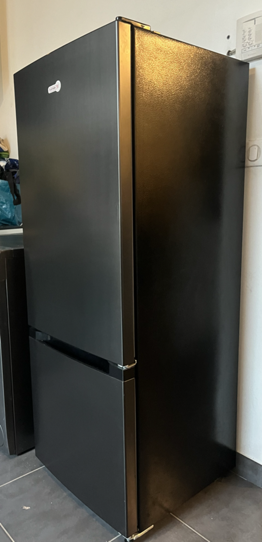R&eacute;frig&eacute;rateur/cong&eacute;lateur extra silencieux CHiQ noir, 205L/1 Electroménager