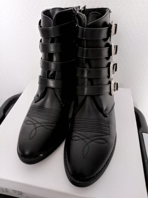 Une paires de bottines femme pointure38 tat neuf 14 Lens (62)