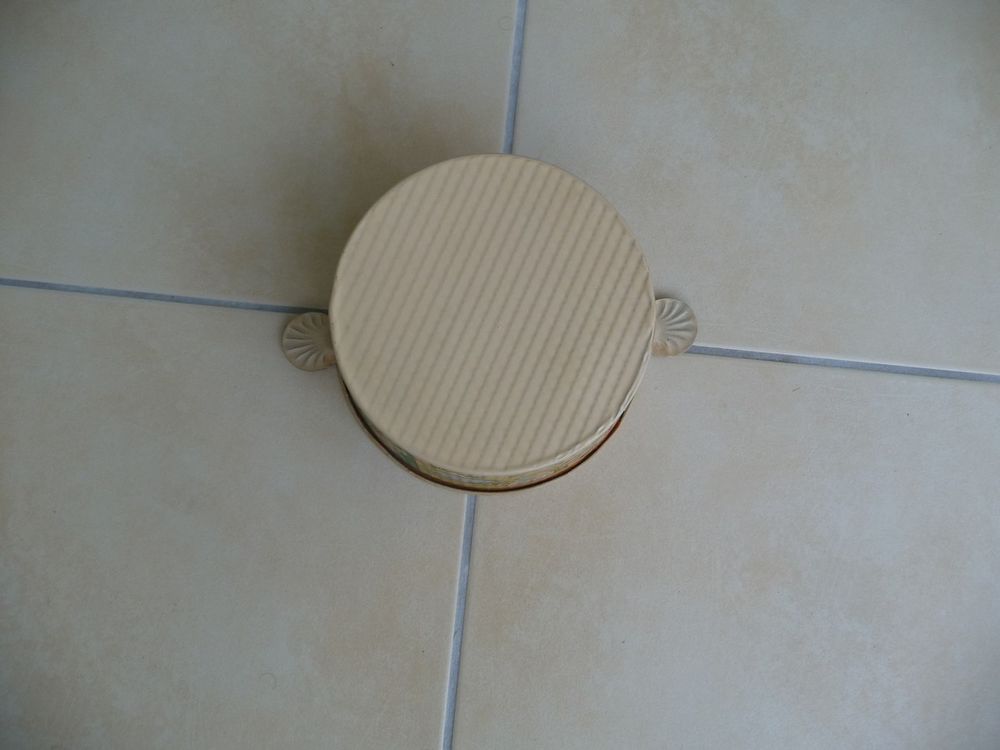 Moule &agrave; charlotte ancien Gaufrex d&eacute;cor&eacute; main motifs tasses e Décoration