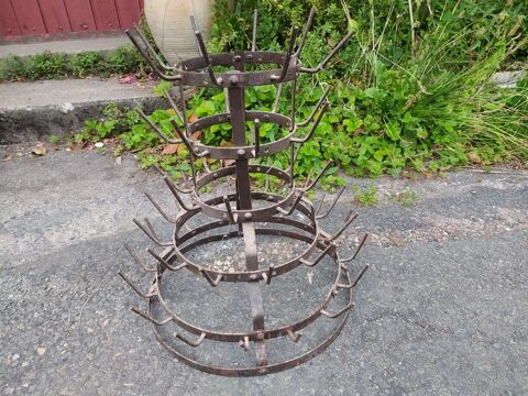 Ancien Petit H�risson �gouttoir � Bouteilles
70 Loches (37)