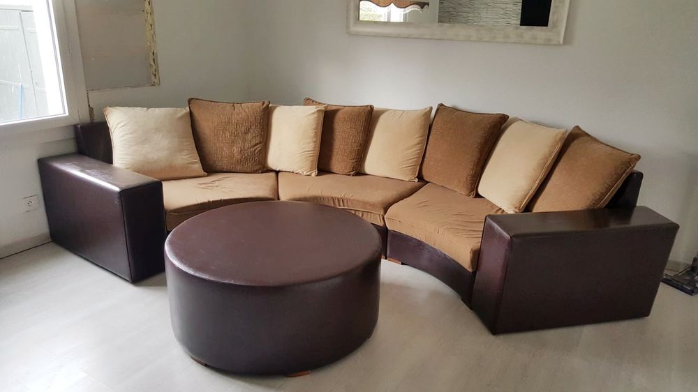 Vend canap&eacute; demi cercle tissu lavable en bon &eacute;tat Meubles