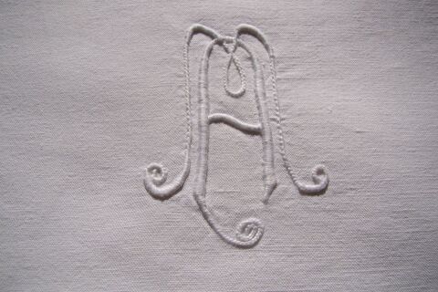 Drap ancien brod main  A M - annes 1920 
70 Gargenville (78)