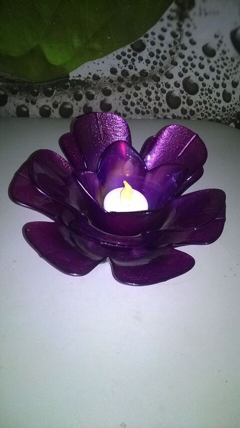 Bougeoir 
Trefle 
à 6 Feuilles  
en verre violet
14 Talange (57)