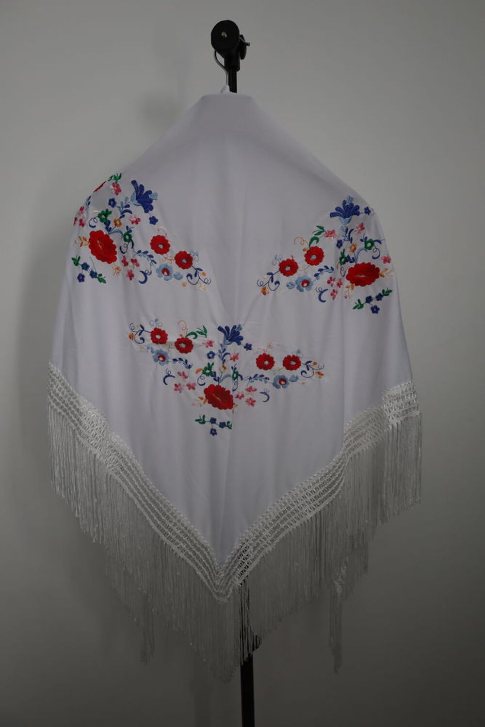 Ch&acirc;le Espagnol Multicouleur Blanc Vêtements