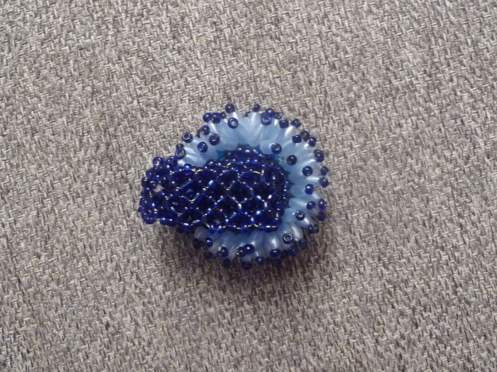 Bague Ronde Fleur en Perles Bleu Clair et Bleu Marine Bijoux et montres