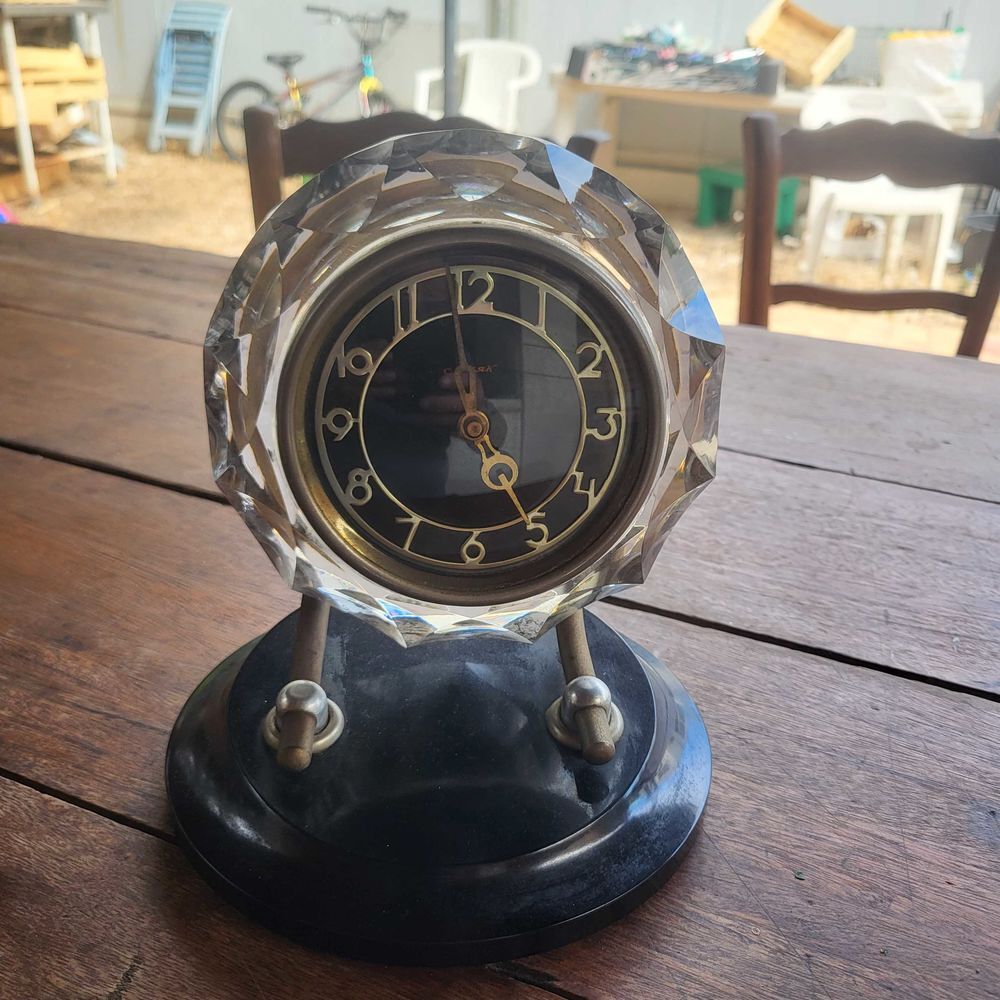 horloge vintage Ann&eacute;e 70 en cristal 