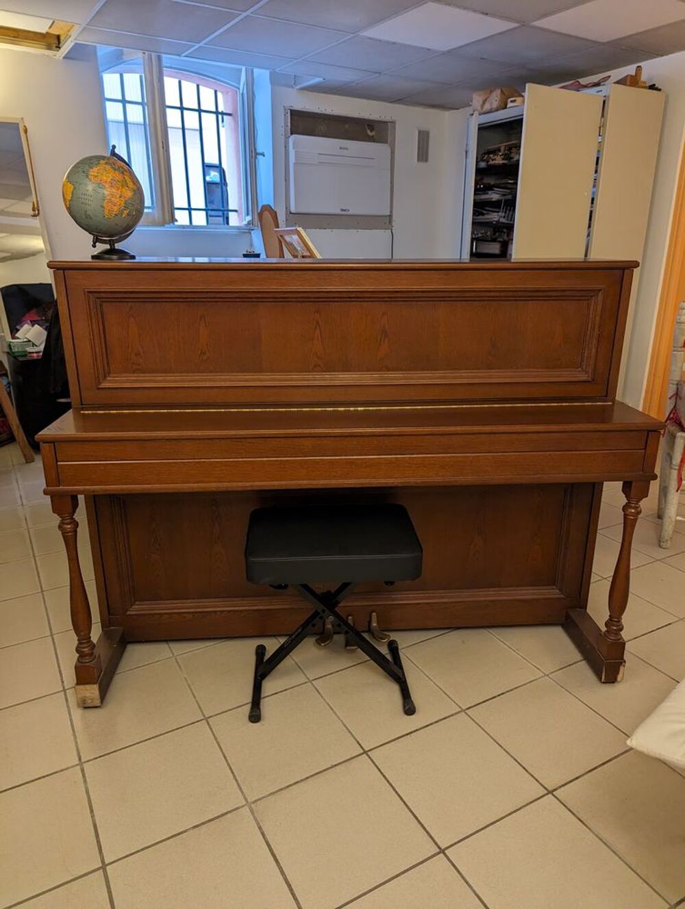 Piano droit Yamaha 1985. Instruments de musique