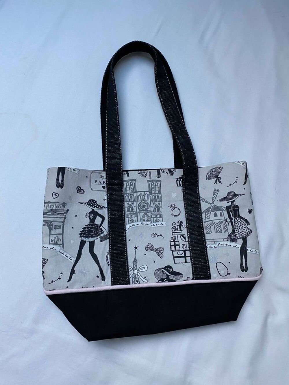 Ensemble sac et sa pochette. 
(style Vanessa Bruno) Maroquinerie