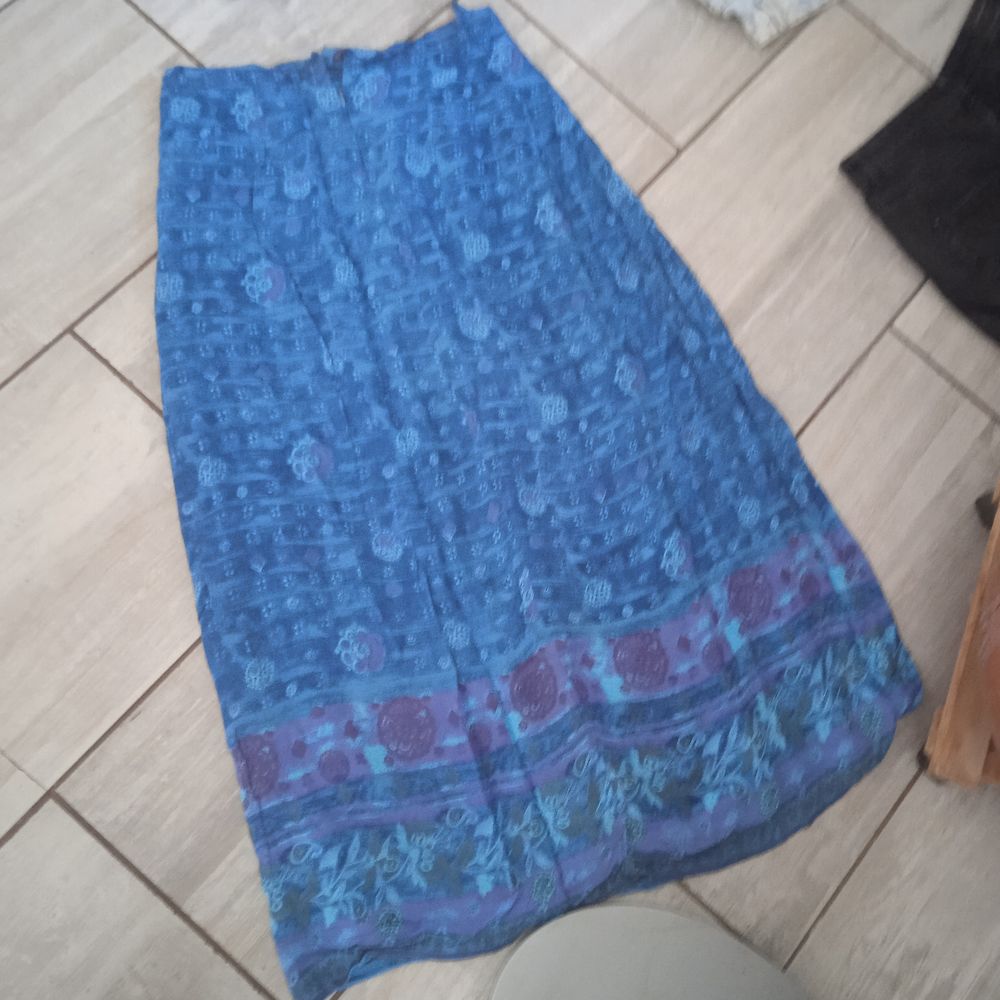 Jupe bleu longue taille 42 imprim&eacute;e fleurs bleues 65 % visco Vêtements