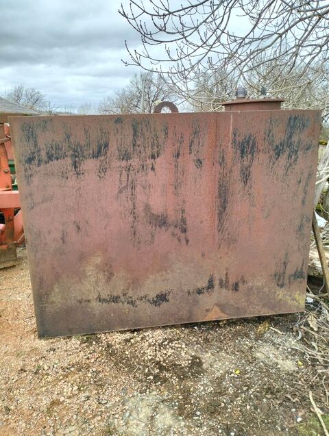 cuve � fioul en fer de 2250 litres 120 Roannes-Saint-Mary (15)