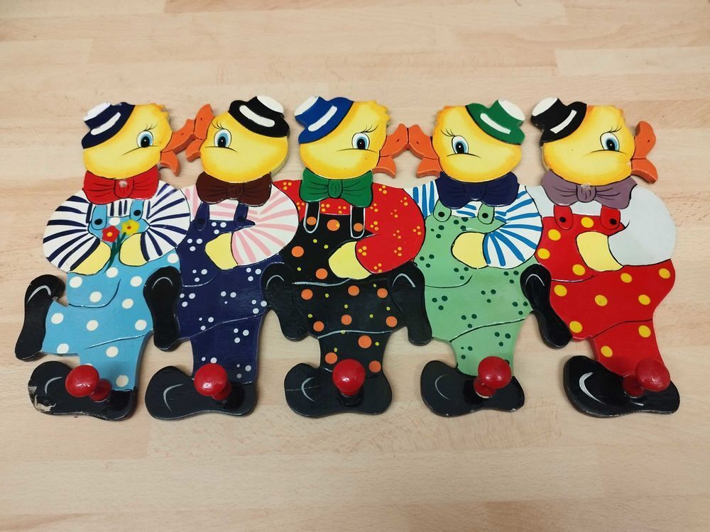 Porte manteau vintage Petits Canards 
Dimension 45 cm x 25,5 cm 
2 fixation
5 crochets Mobilier enfants