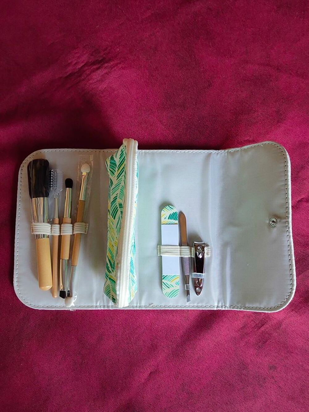 Trousse &agrave; toilette &eacute;crue en toile neuve Maroquinerie