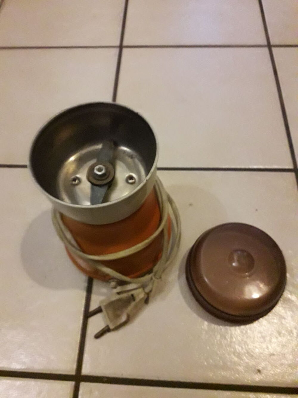CAFETIERE A GRAIN BROYEUR . Electroménager