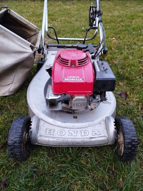 Tondeuse Honda HR 214
70 Le Cateau-Cambr�sis (59)