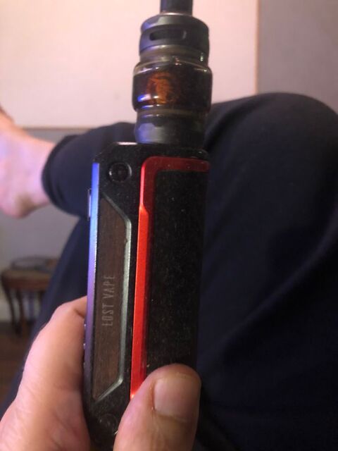 2 cigarettes �lectroniques   un an de eliquid et 5 resistances 100 Lyon 7 (69)