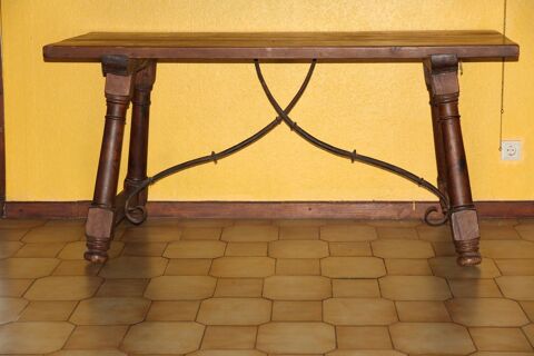 Table espagnole, bois   70 Pommevic (82)