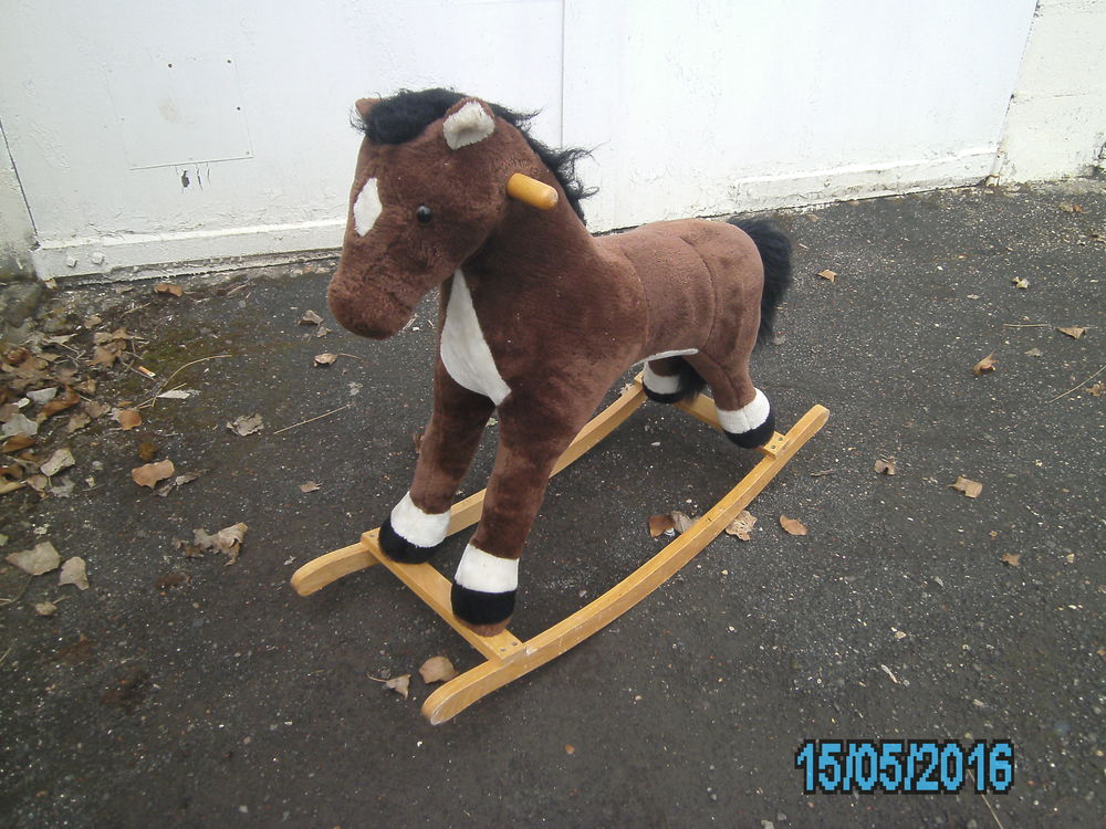 jolie cheval a bascule Jeux / jouets