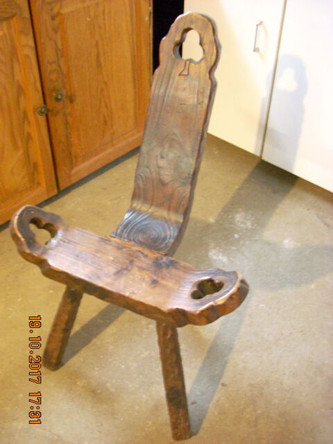Chaise rustique  coin de chemin�e  80 Marsac-sur-l'Isle (24)