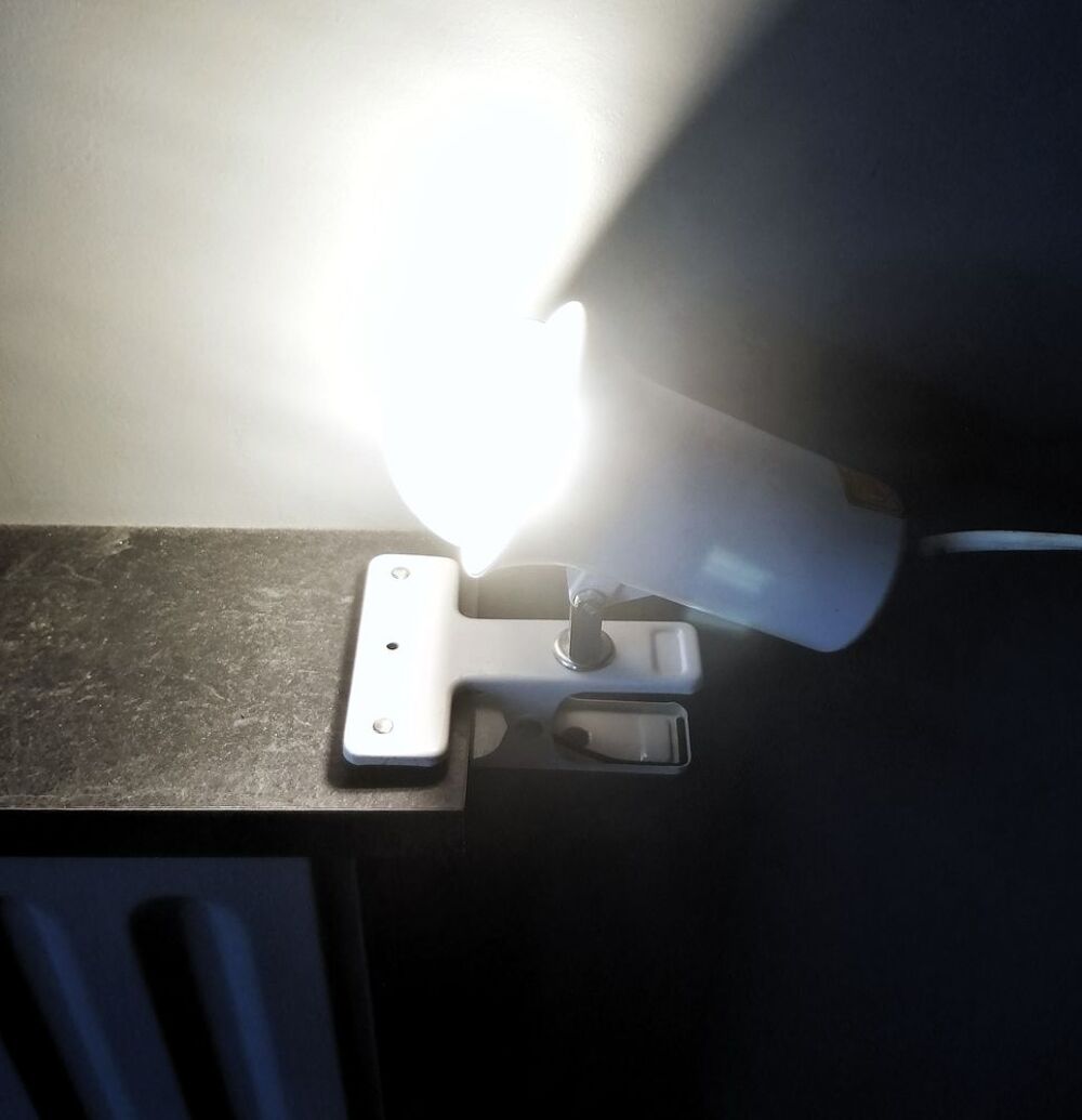 Spot, lampe orientable &agrave; pince neuve Décoration