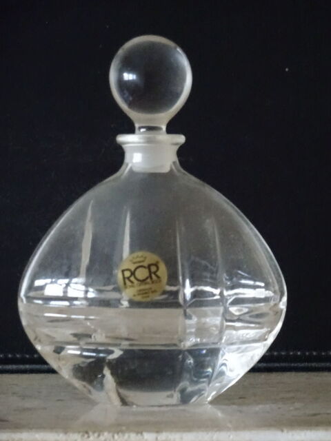Flacon de parfum (vide)  pur cristal (emballage d'origine) 19 Enghien-les-Bains (95)