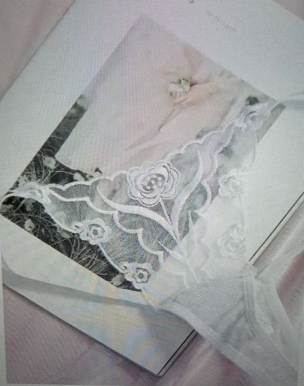 String femme dentelle en noir ou blanc TL Vtements
