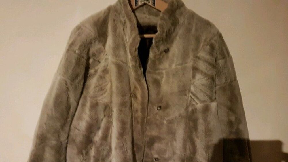 Veste fausse fourrure taille 40 V�tements