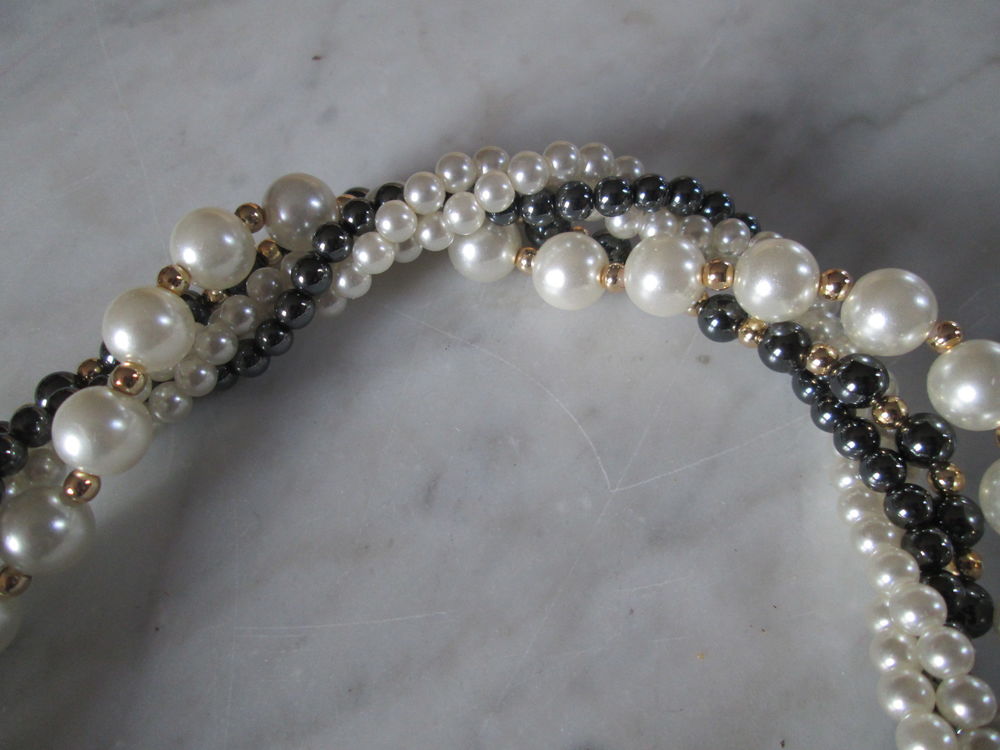 Collier cinq rangs de fausses perles entrelac&eacute;s Bijoux et montres