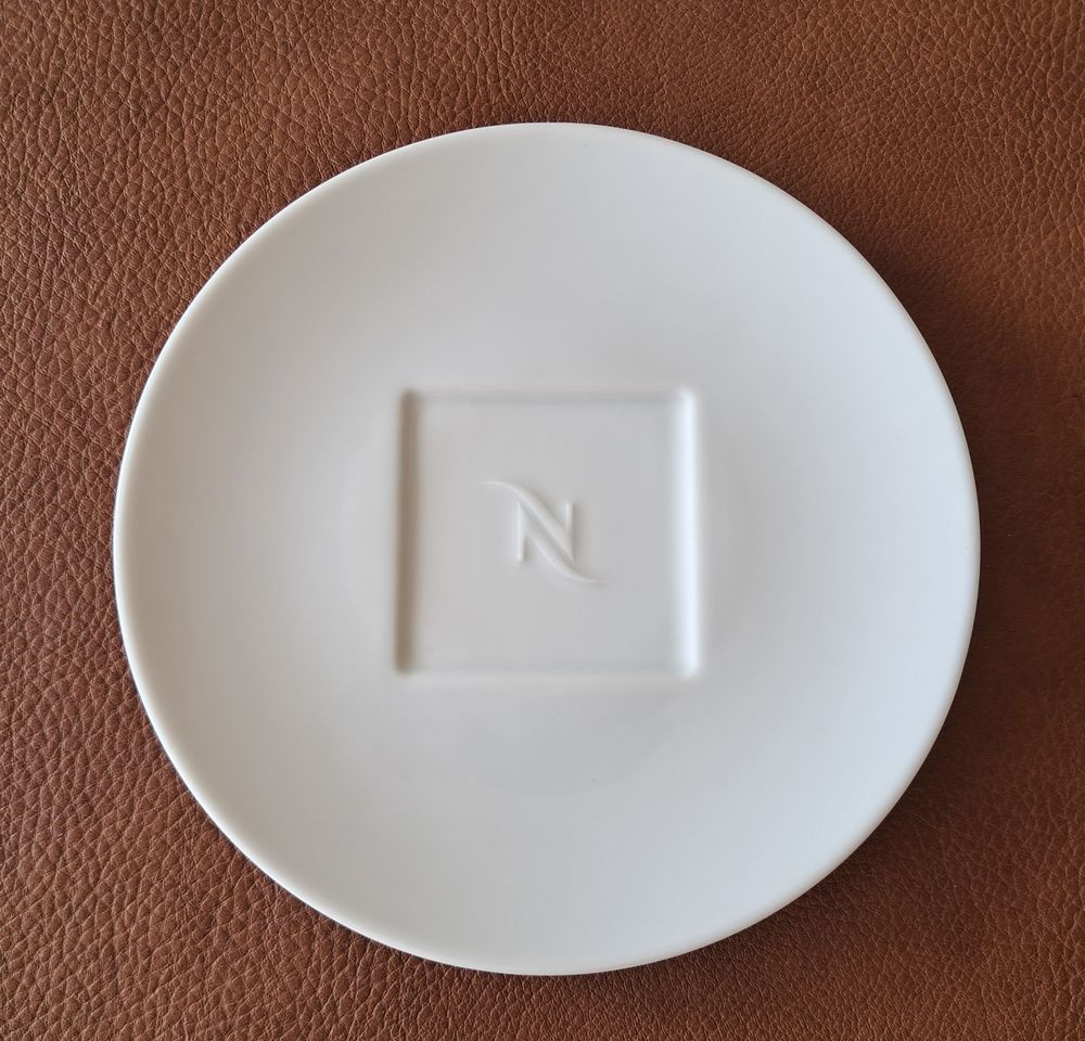 tasses et soucoupes &agrave; caf&eacute; et capuccino marque nespresso Cuisine
