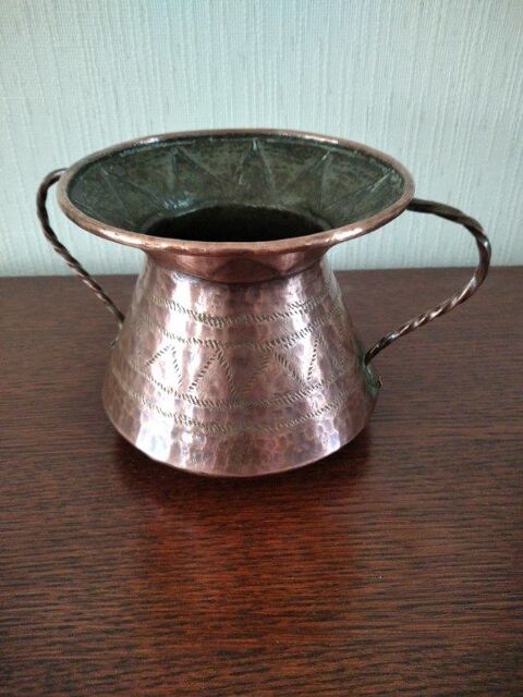 Pot en cuivre rouge martel� 40 Decize (58)