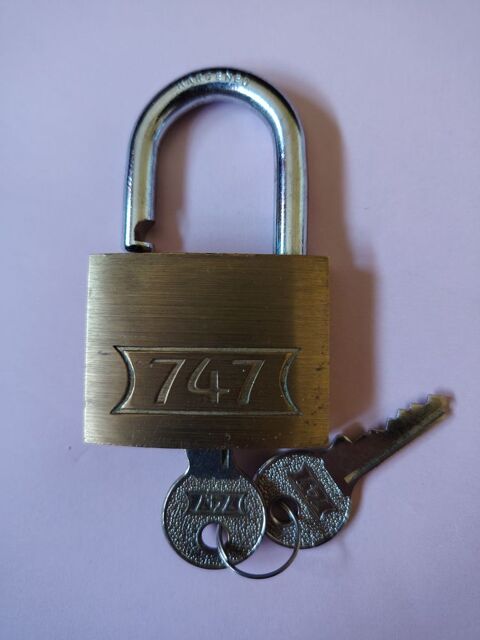 Cadenas 747
Salon-de-Provence (13)