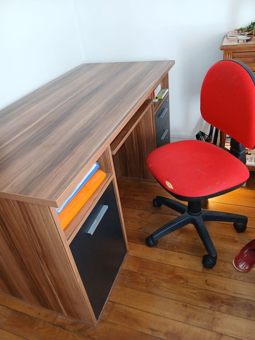BUREAU AVEC RANGEMENT +FAUTEUIL Meubles