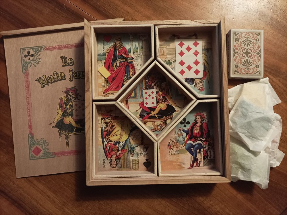 Jeu de soci&eacute;t&eacute; &quot; Le nain jaune &quot;. Jeux / jouets