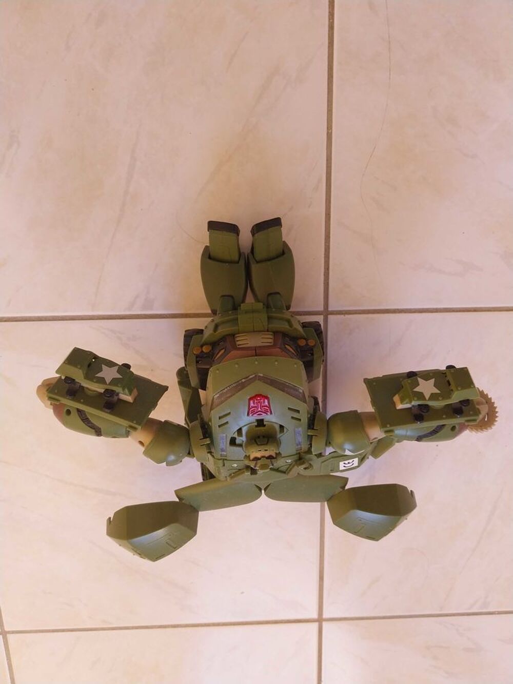 Transformers Robot camion arm&eacute;e. 