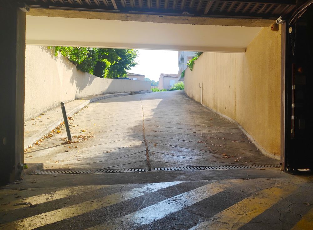 Location Parking/Garage place de parking en sous-terrain (-1) Aix-en-provence