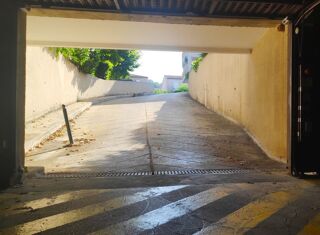  Parking / Garage � louer 15 m� Aix-en-provence