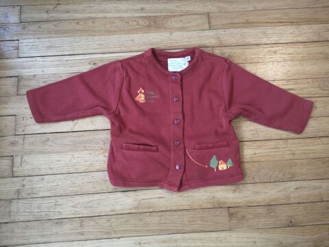 F 9 (3) - 12 mois - Gilet - Le petit champion rouge  Kiabi B 2 Brunoy (91)