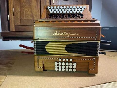 Accord�on Diatonique Handry 18 3500 La Chapelle-d'Alagnon (15)