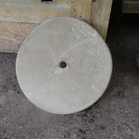 Pierre pour meule � aiguiser 20 Saint-Mathurin-sur-Loire (49)