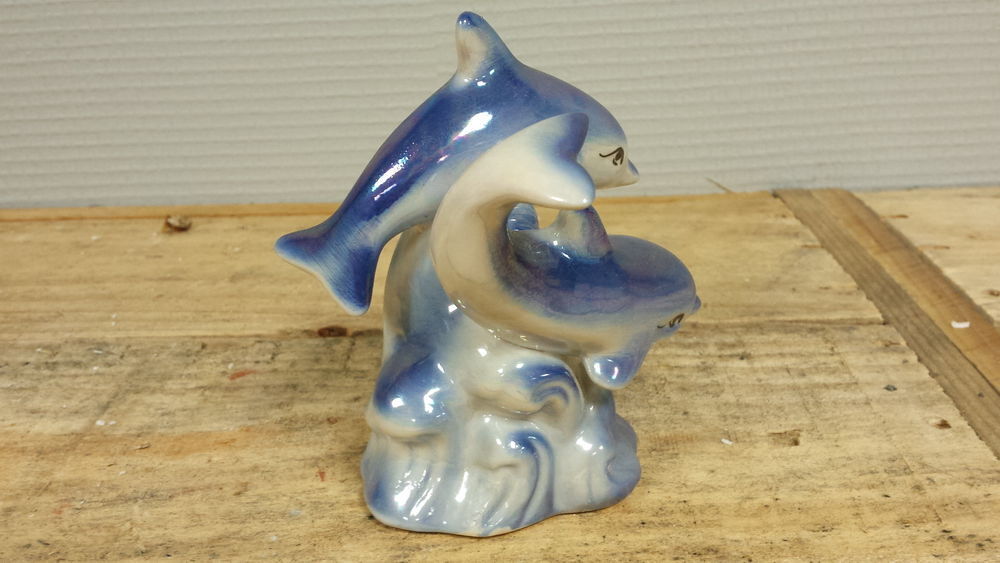 Statuette de couple de dauphins sur grosse vague Décoration