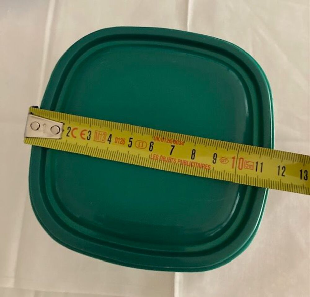 Petit contenant pour petites pr&eacute;parations b&eacute;b&eacute; ou rangement. Cuisine