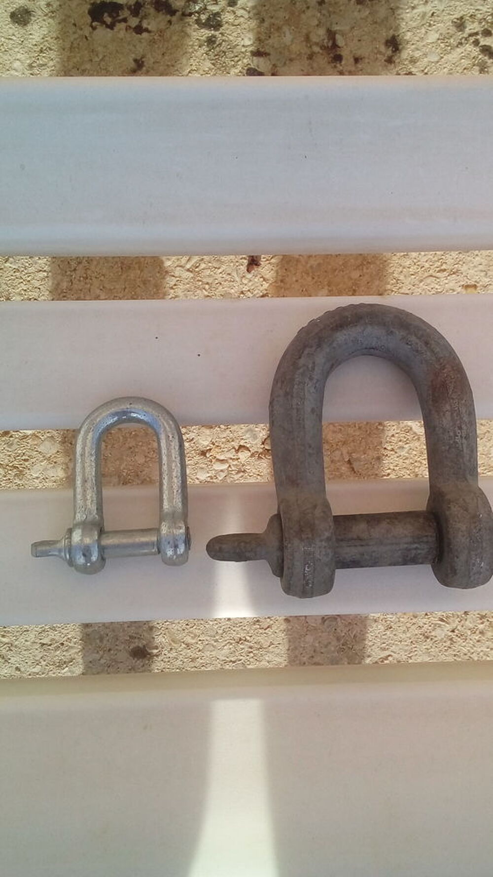 un cable de remorquage neuf avec 4 manilles neuves . Bricolage