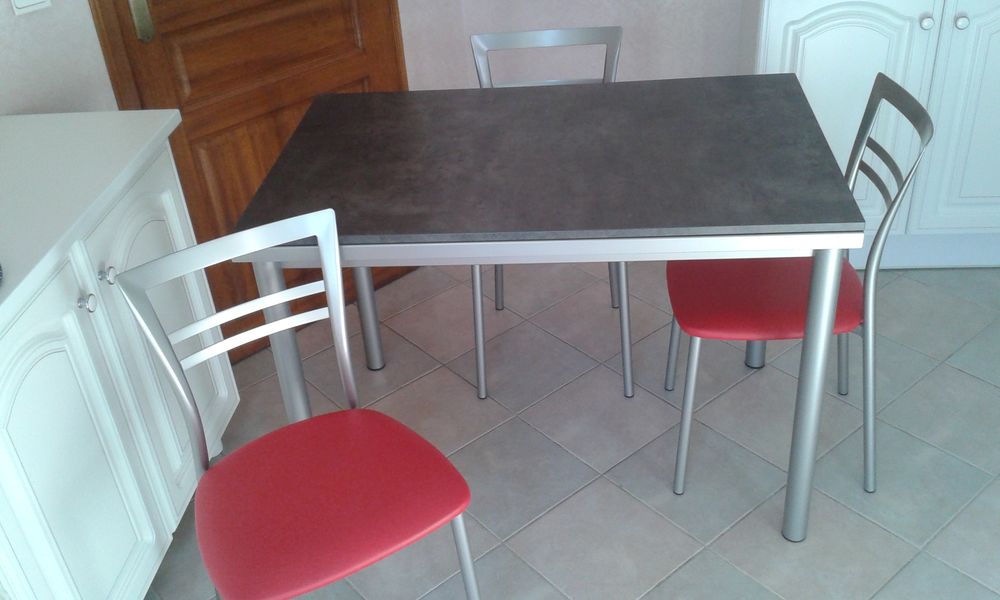 table+ chaises cuisine Meubles