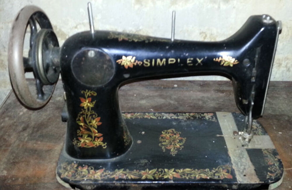 2 Machines &agrave; coudre d'&eacute;poque PFAFF et SIMPLEX Décoration