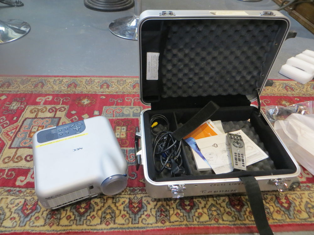 AV VIDEO PROJECTEUR NEC Photos/Video/TV