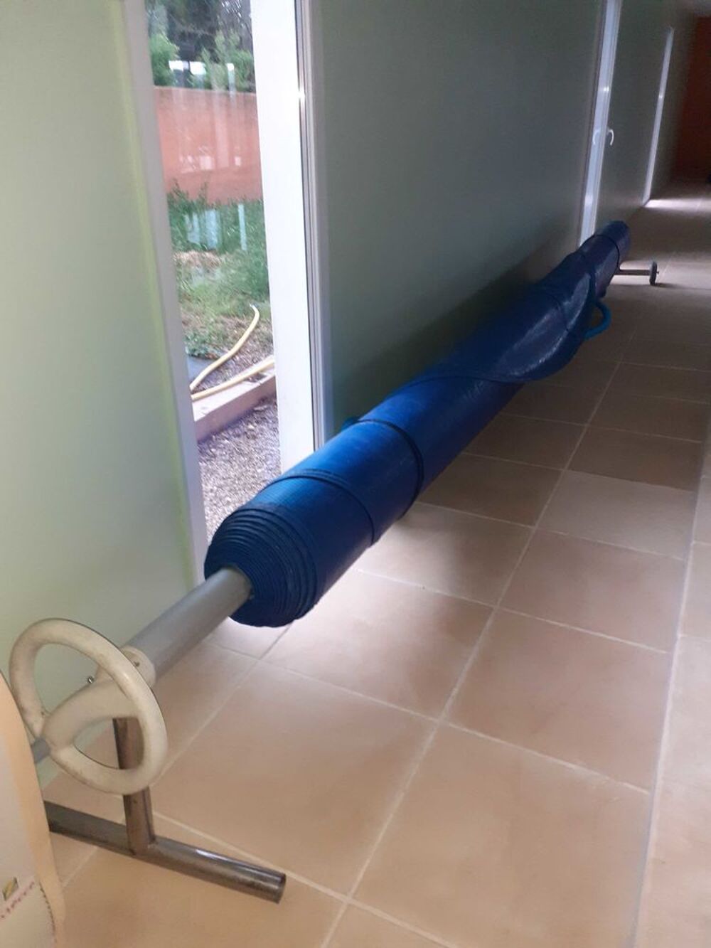 b&agrave;&cent;che &agrave; bulles pour piscine avec enrouleur 10mx5m Jardin