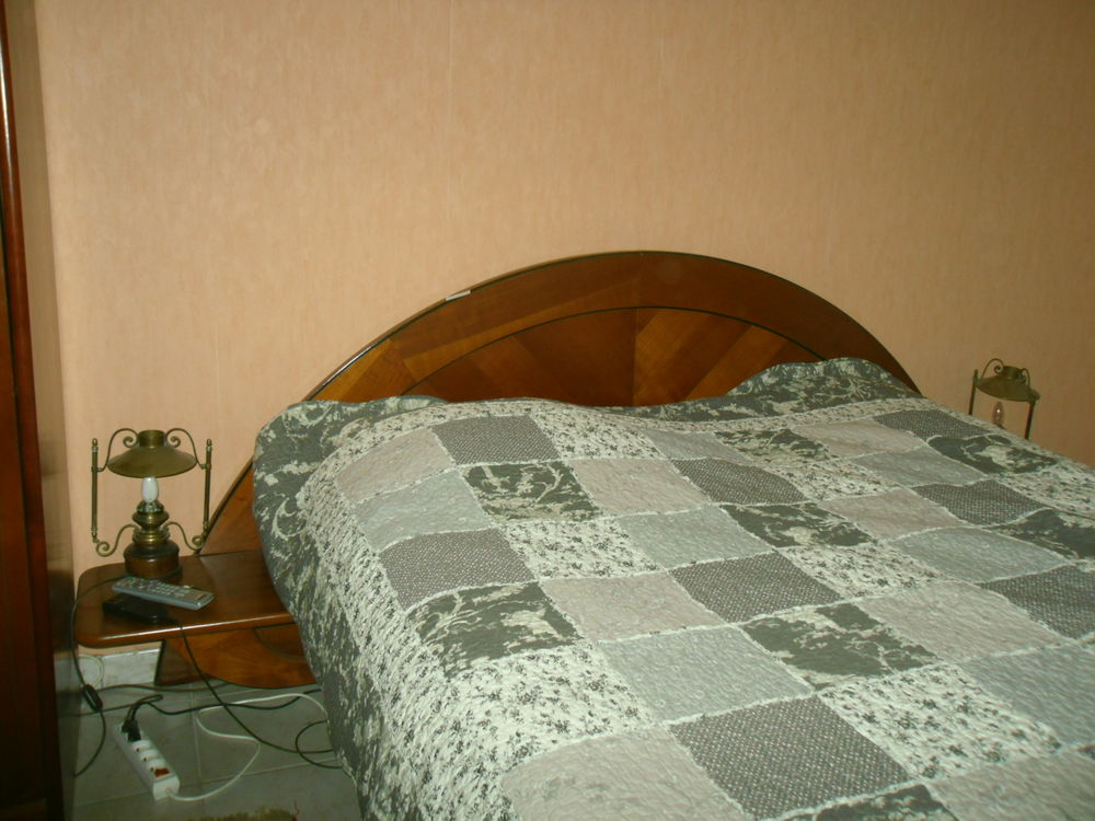 CHAMBRE A COUCHER Meubles