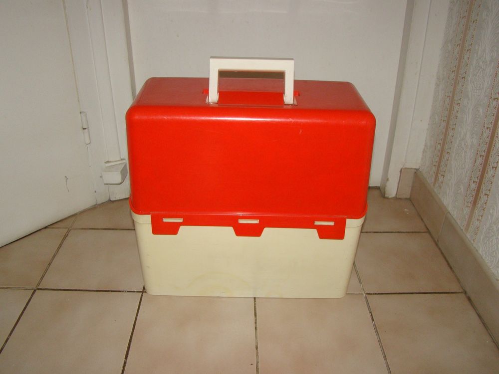 Valisette classeur / trieur de bureau vintage 
Décoration