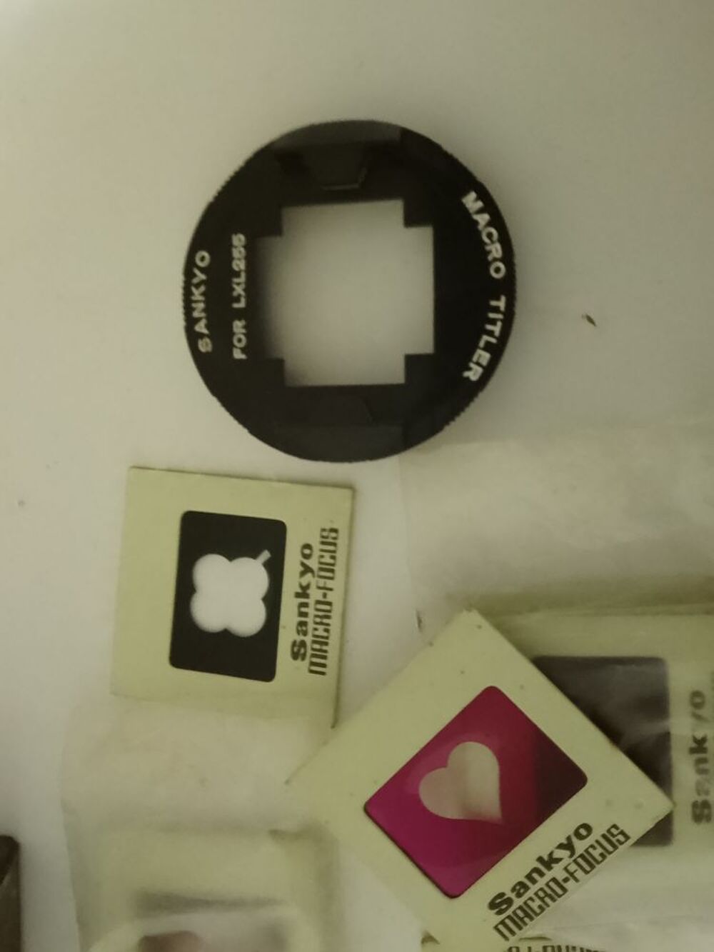 Diapo et support pour faire de la Macro
Sur cam&eacute;ra super 8 Photos/Video/TV