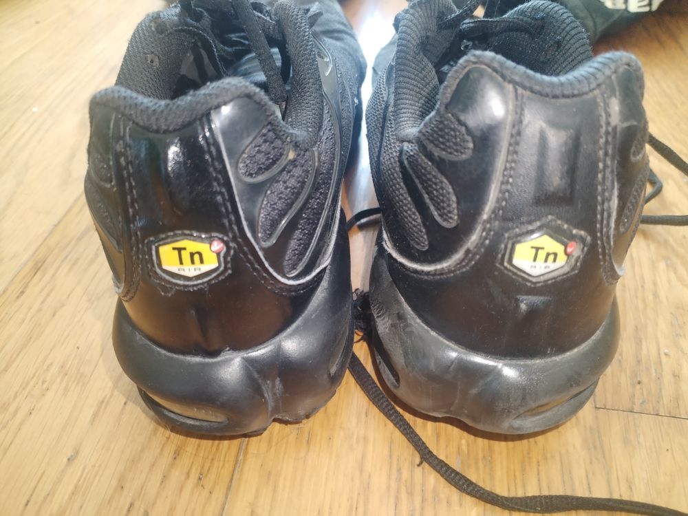 Nike TN (43)
Chaussures